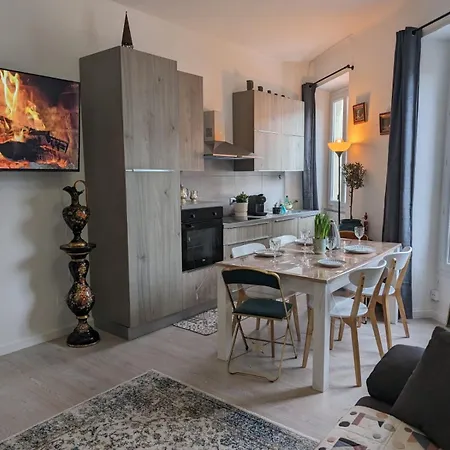 2 Pieces , Centre , 100 Metres Des Plages.