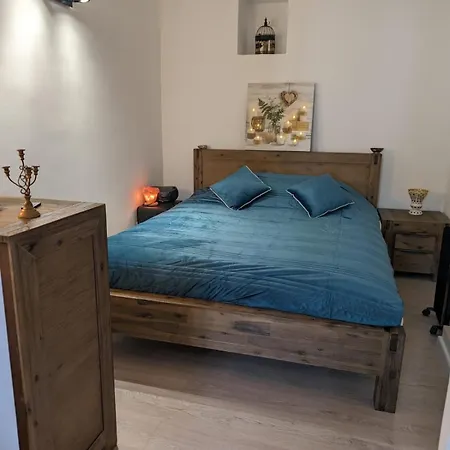 Apartment 2 Pieces , Centre , 100 Metres Des Plages. Menton