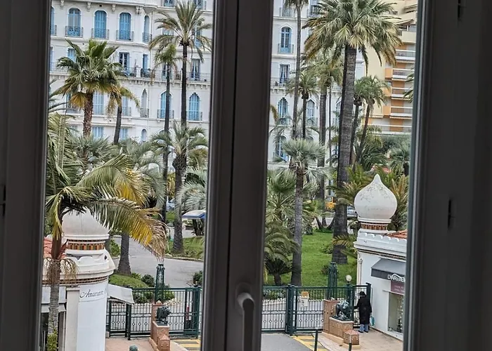 2 Pieces , Centre , 100 Metres Des Plages. Menton