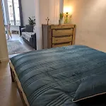2 Pieces , Centre , 100 Metres Des Plages. Apartment *
