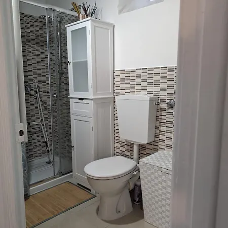 2 Pieces , Centre , 100 Metres Des Plages. 芒通