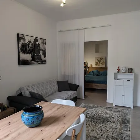 2 Pieces , Centre , 100 Metres Des Plages. * Menton