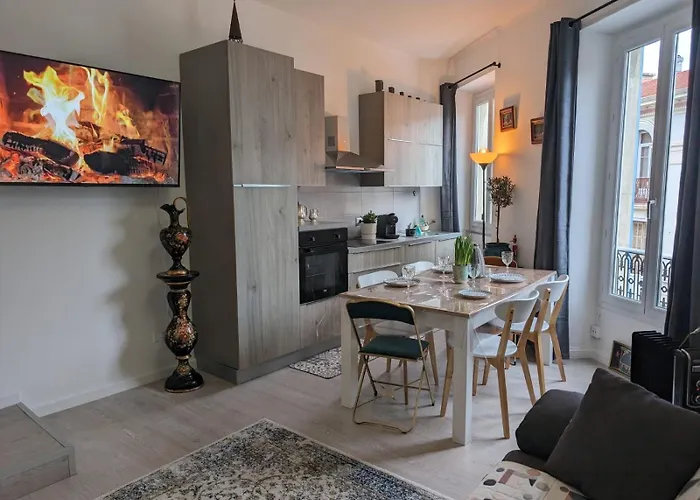 2 Pièces , Centre , 100 Mètres Des Plages.