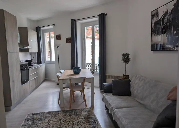 2 Pieces , Centre , 100 Metres Des Plages. Apartamento Menton