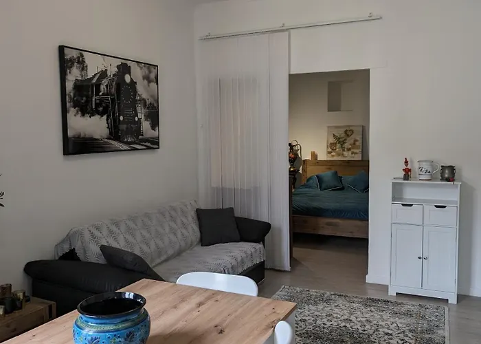 2 Pieces , Centre , 100 Metres Des Plages. * Μεντόν